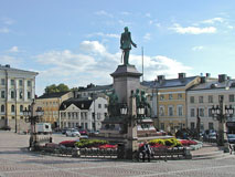 Statue of Alexander II and old stone houses in Helsinki - Last view 2021-11-24