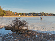 A couple is returning from ice fishing in Espoo Bay. Photo taken from Klobben beach. - Last view 2023-03-29